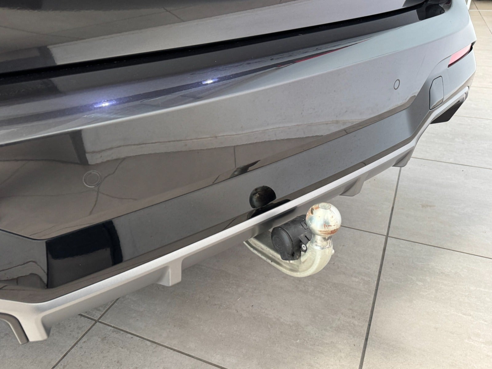 Grå BMW iX3 fra 2024
