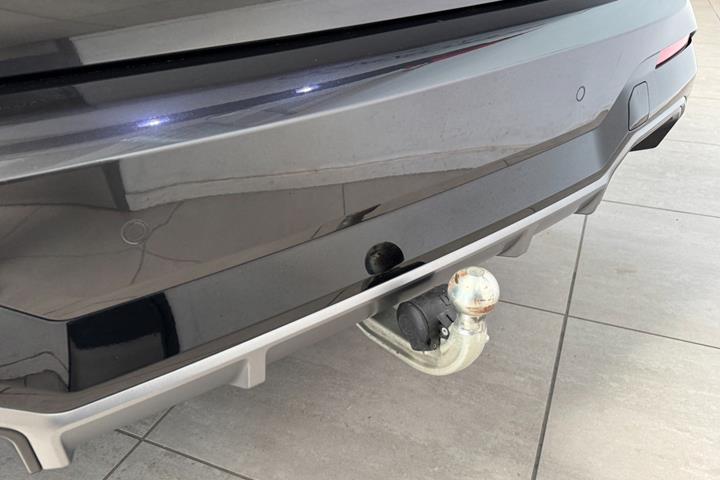 Grå BMW iX3 fra 2024