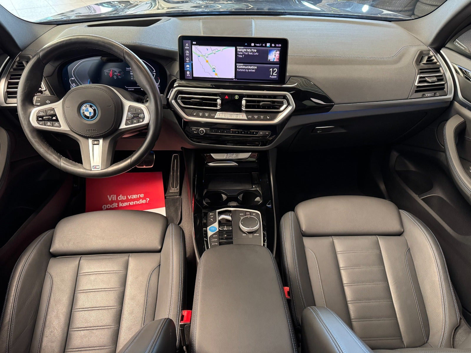 Grå BMW iX3 fra 2024