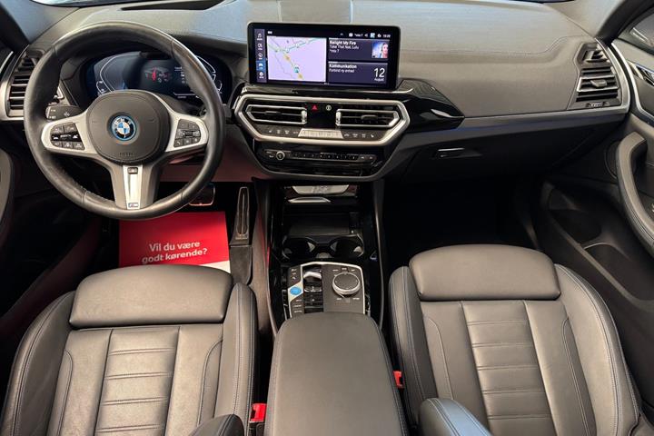 Grå BMW iX3 fra 2024