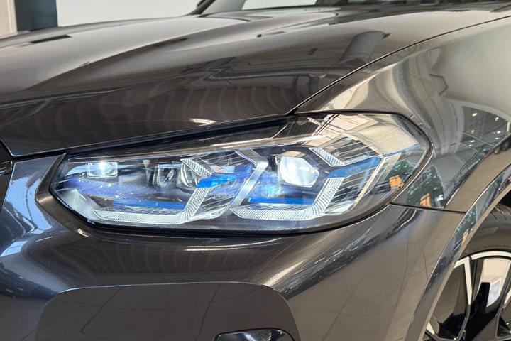 Grå BMW iX3 fra 2024