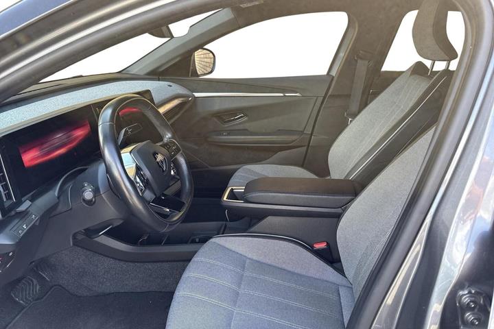Grå Renault Megane E-Tech fra 2023