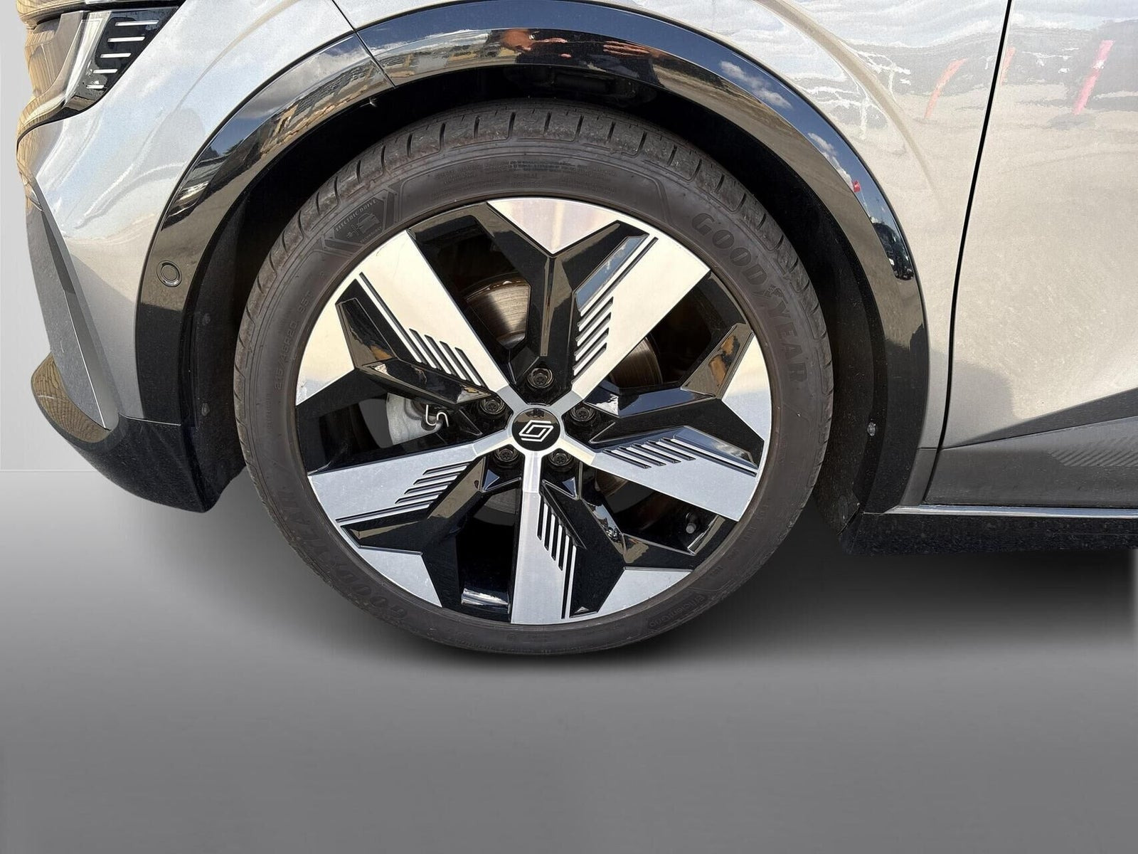 Grå Renault Megane E-Tech fra 2023