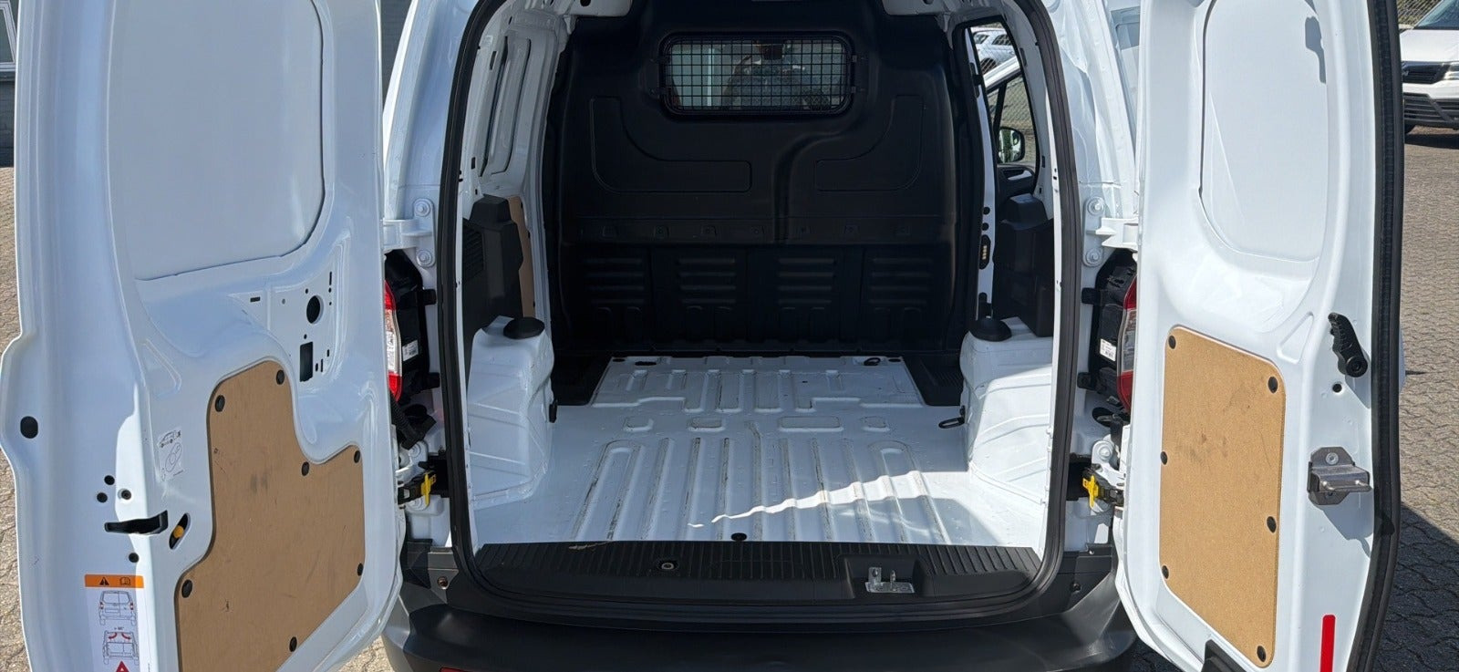 Hvid Ford Transit Courier fra 2023