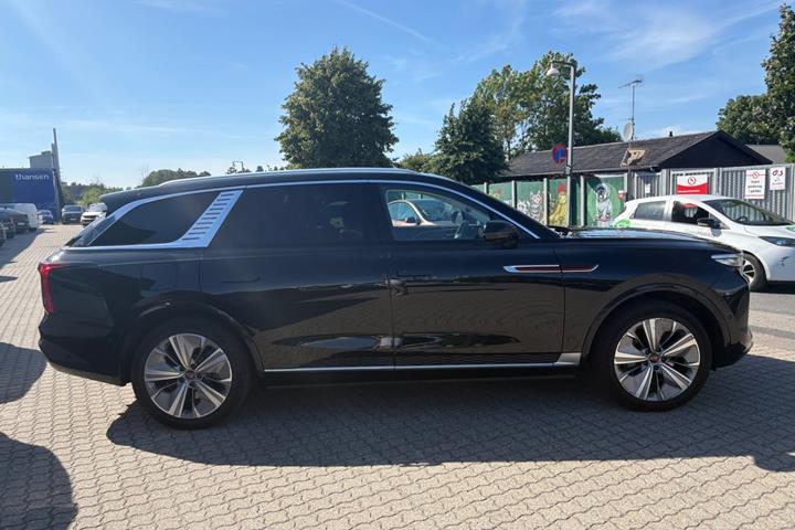 Rød Hongqi E-HS9 fra 2023