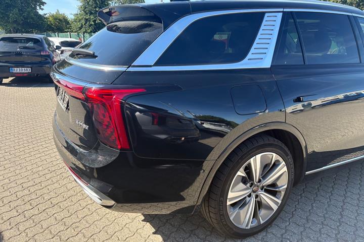 Rød Hongqi E-HS9 fra 2023
