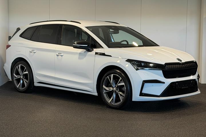 Hvid Skoda Enyaq fra 2023