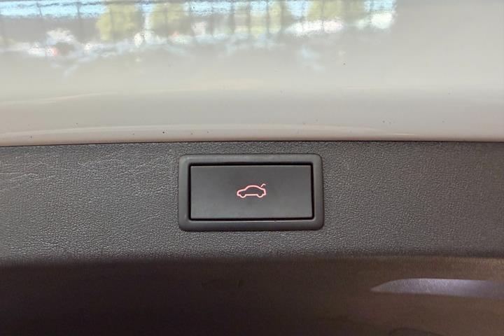Hvid Skoda Enyaq fra 2023