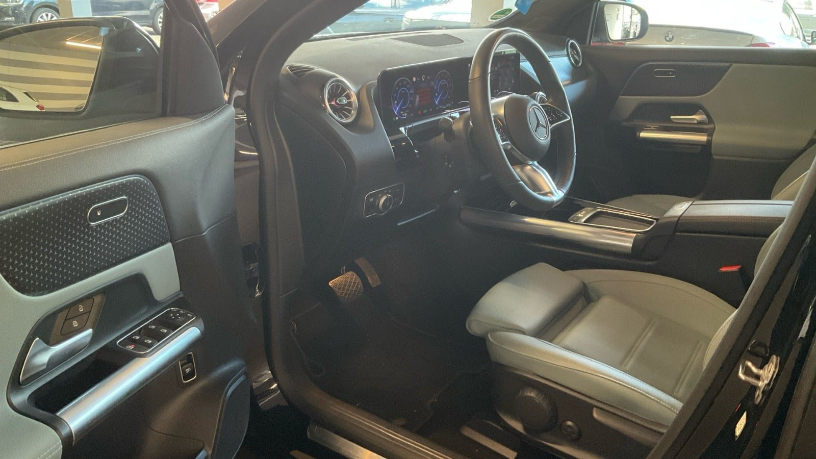 Sort Mercedes EQA250 fra 2025