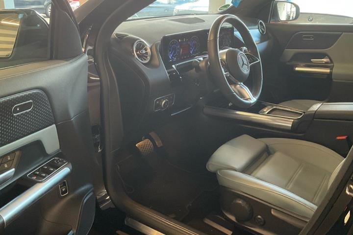 Sort Mercedes EQA250 fra 2025