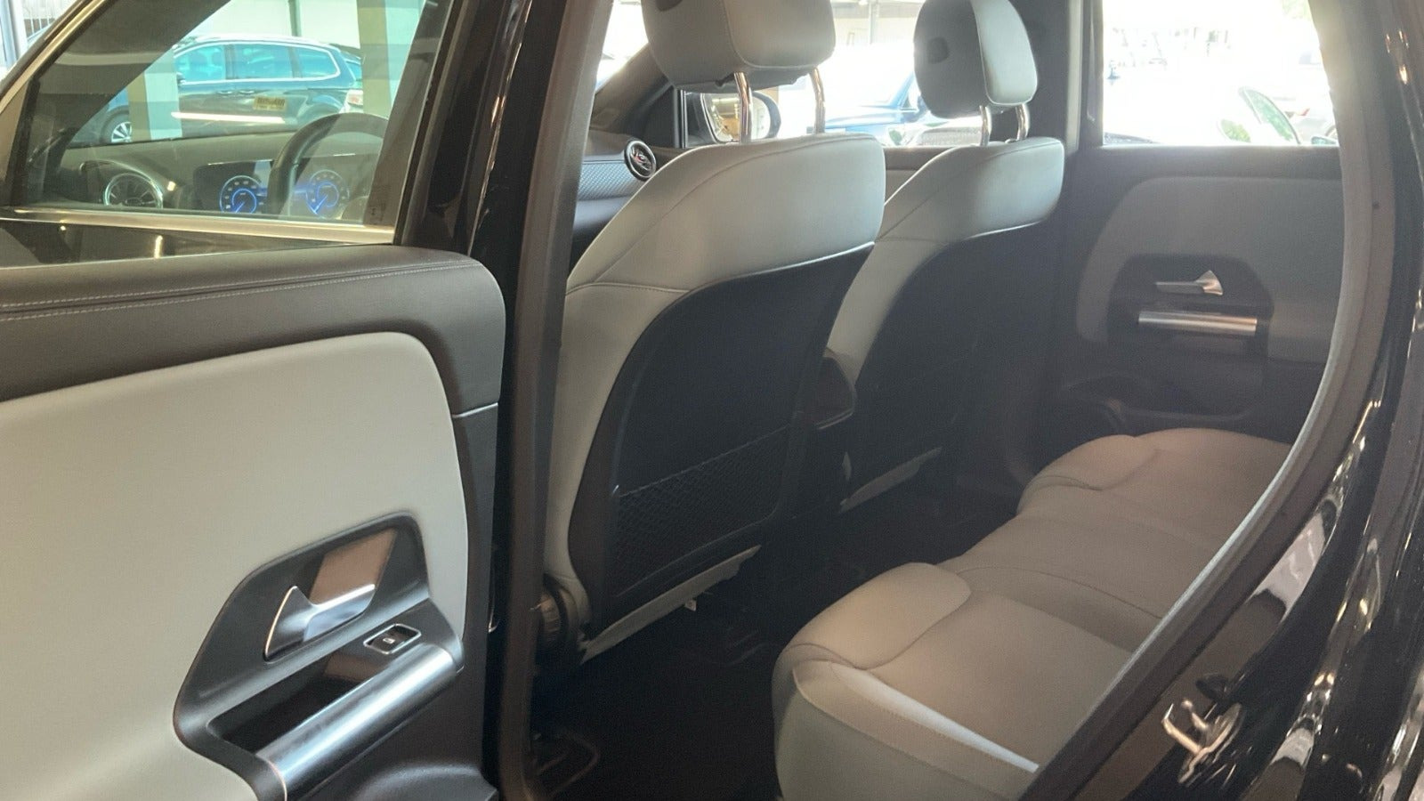 Sort Mercedes EQA250 fra 2025