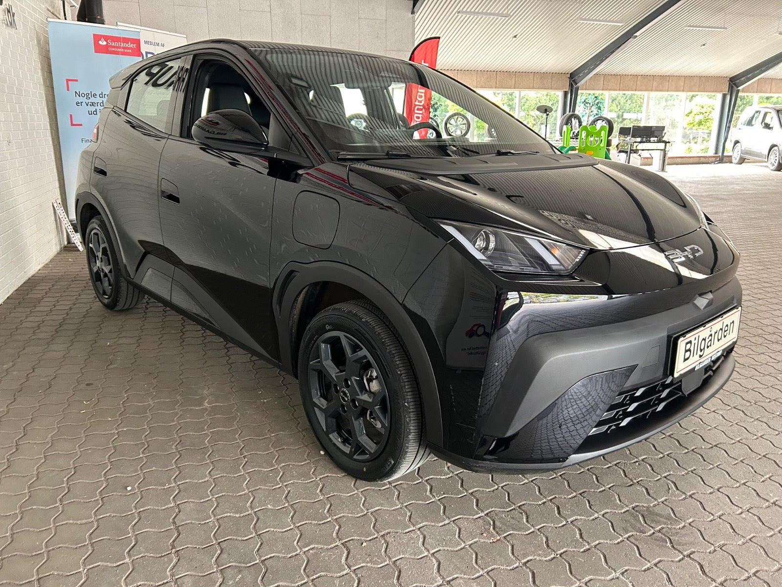 Sort BYD Dolphin Surf fra 2025 set udefra
