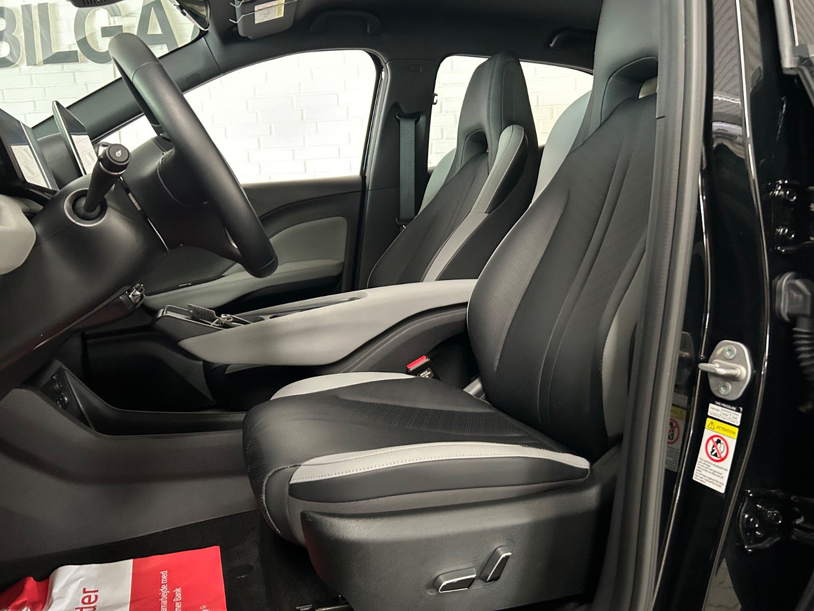 Sort BYD Dolphin Surf fra 2025 set indefra