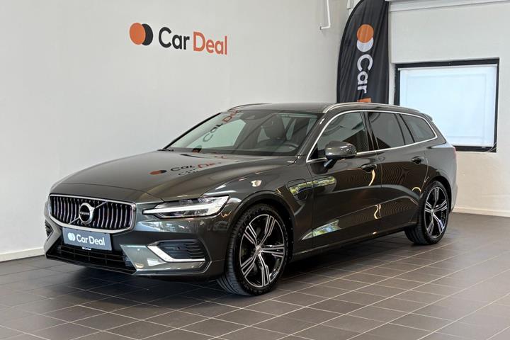 Grå Volvo V60 fra 2022