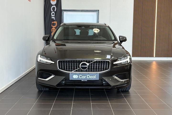 Grå Volvo V60 fra 2022
