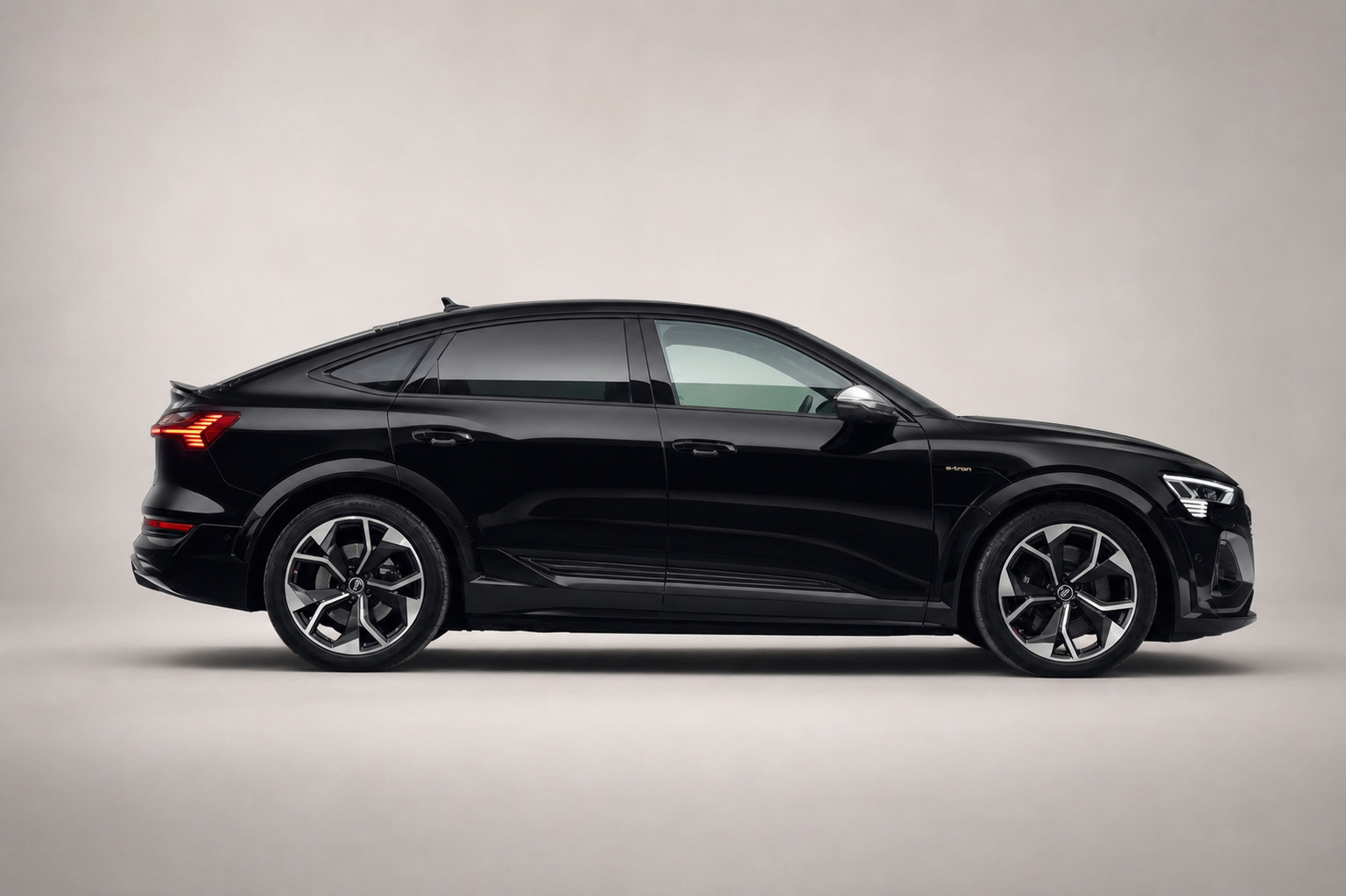 Sort Audi e-tron S fra 2022