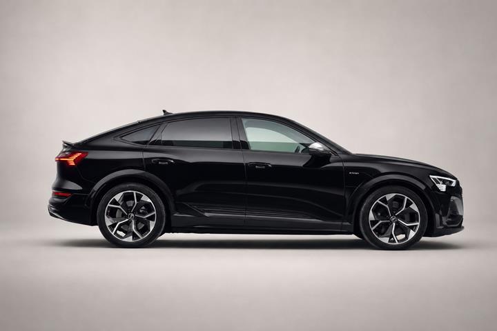 Sort Audi e-tron S fra 2022