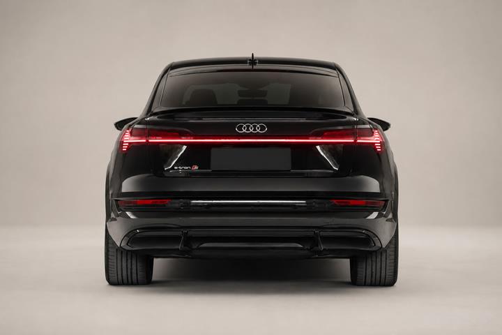 Sort Audi e-tron S fra 2022