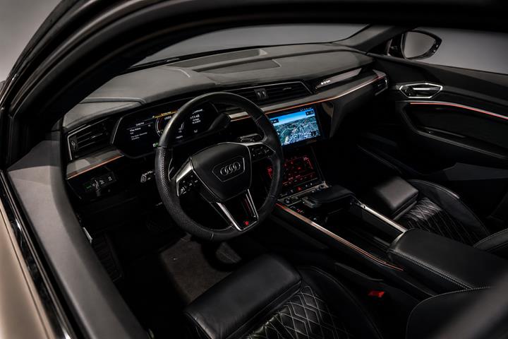 Sort Audi e-tron S fra 2022