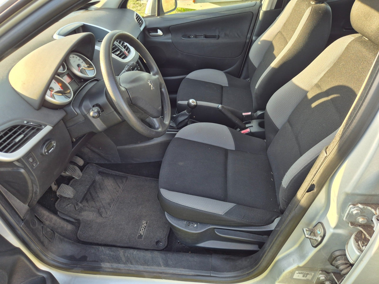 Sølv Peugeot 207 fra 2008