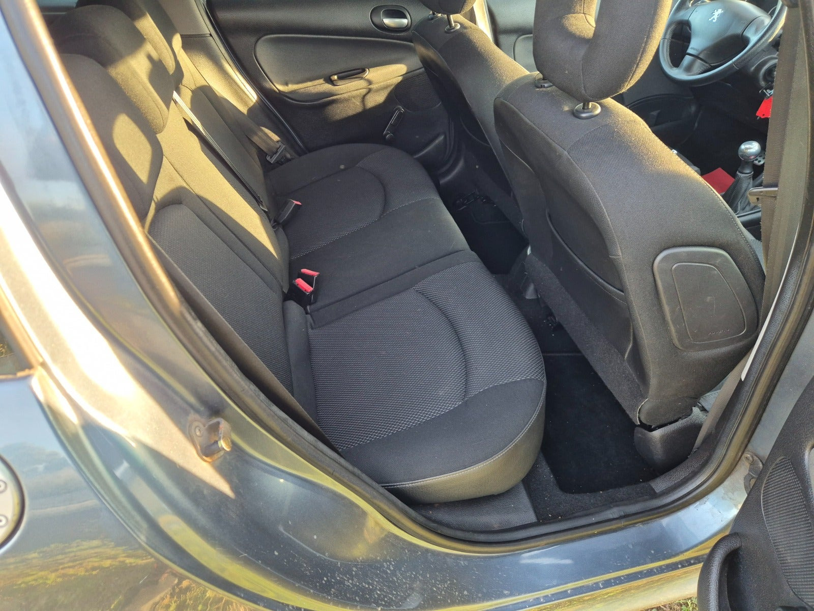Grå Peugeot 206 fra 2006