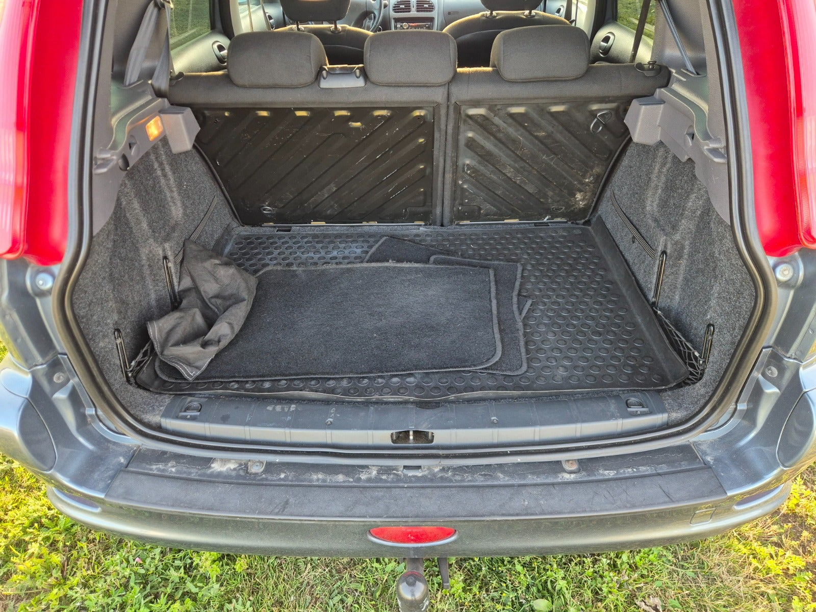 Grå Peugeot 206 fra 2006