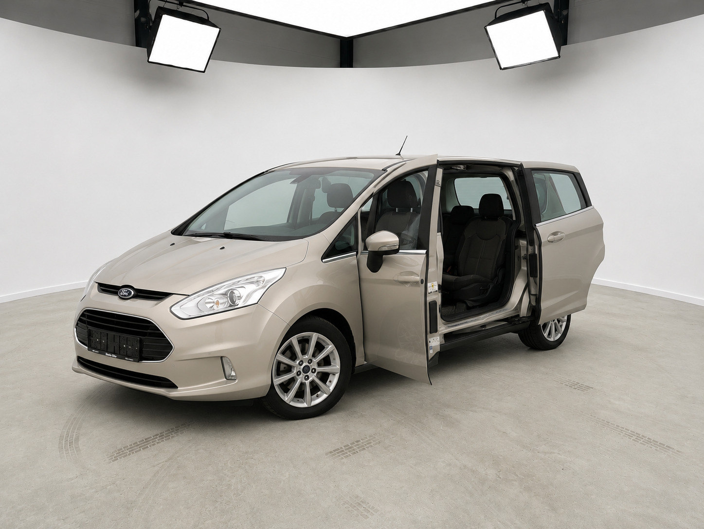 Beige Ford B-MAX fra 2015
