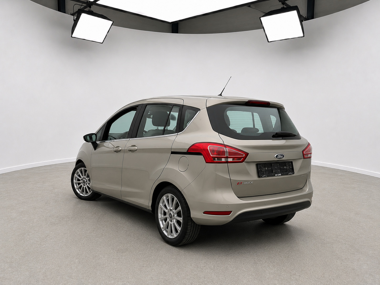Beige Ford B-MAX fra 2015