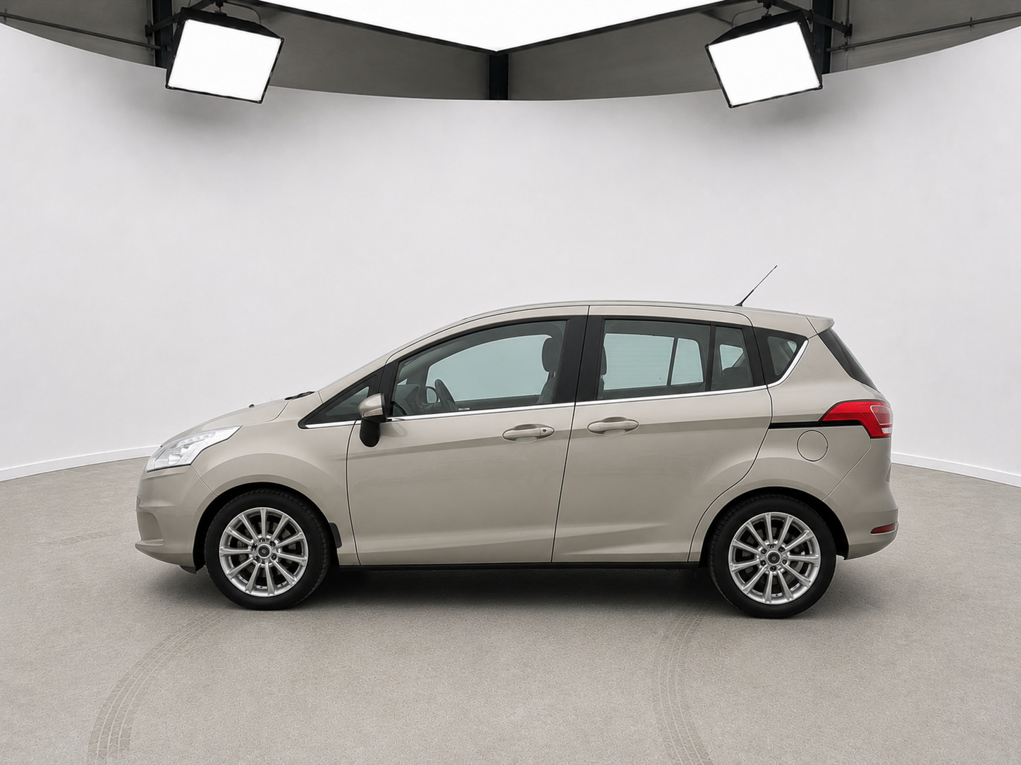 Beige Ford B-MAX fra 2015