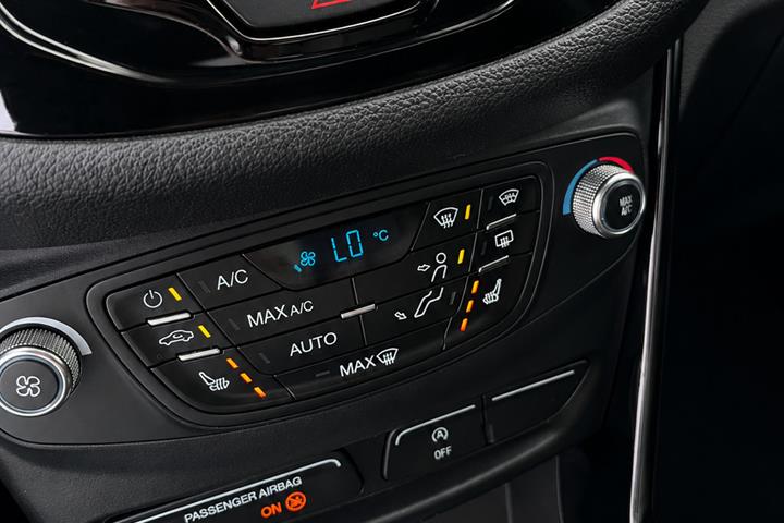 Beige Ford B-MAX fra 2015
