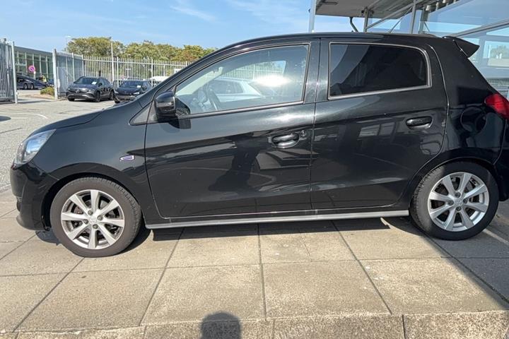 Sort Mitsubishi Space Star fra 2015