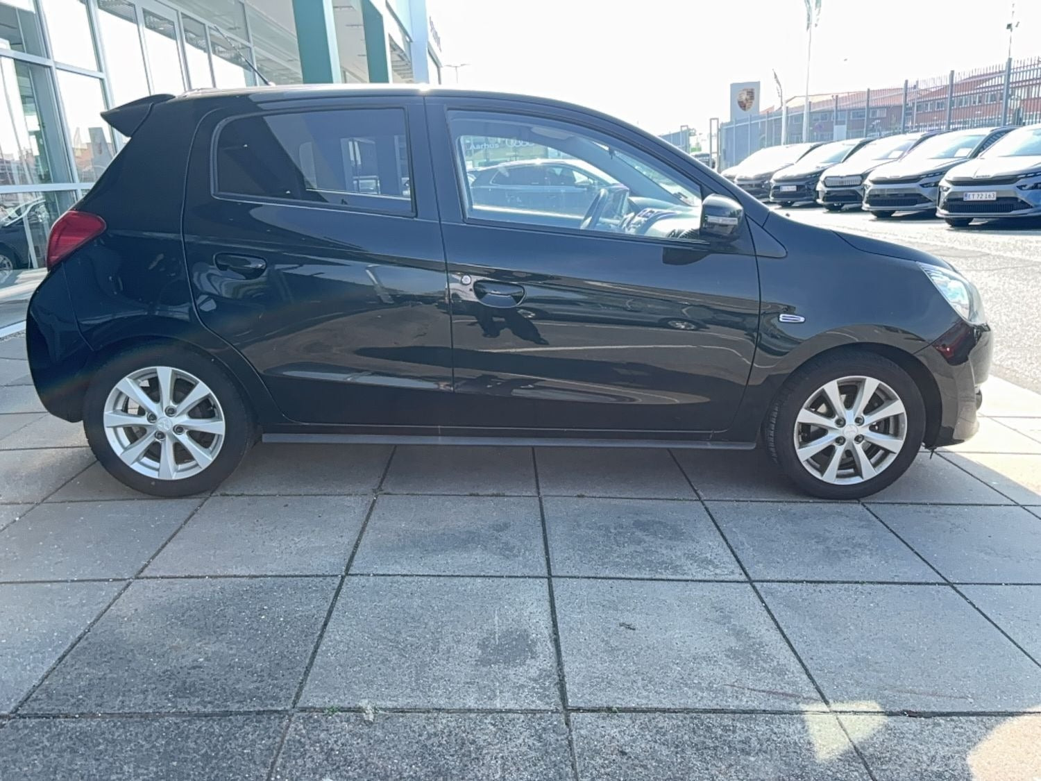 Sort Mitsubishi Space Star fra 2015