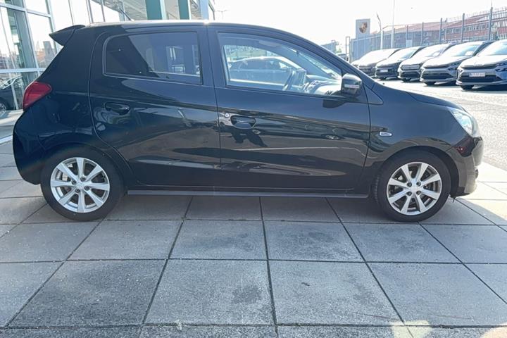 Sort Mitsubishi Space Star fra 2015