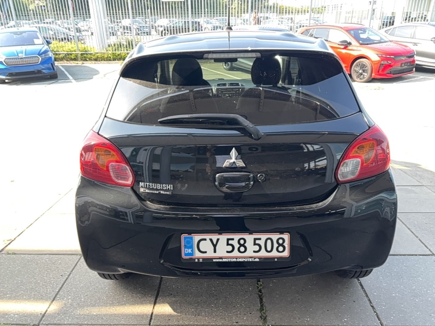 Sort Mitsubishi Space Star fra 2015