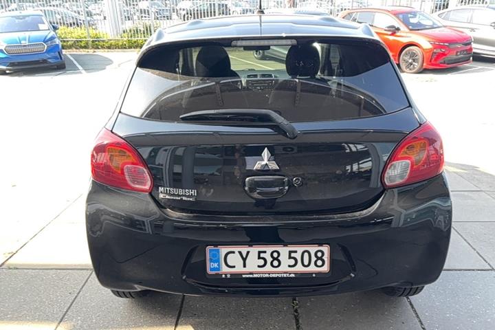 Sort Mitsubishi Space Star fra 2015