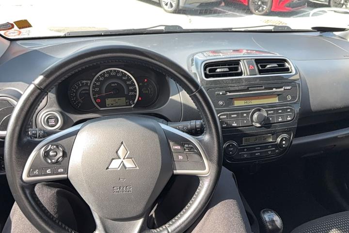 Sort Mitsubishi Space Star fra 2015