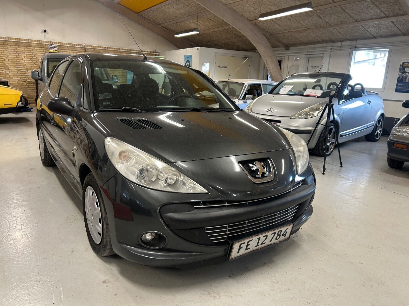 Grå Peugeot 206+ fra 2012