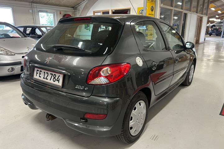 Grå Peugeot 206+ fra 2012