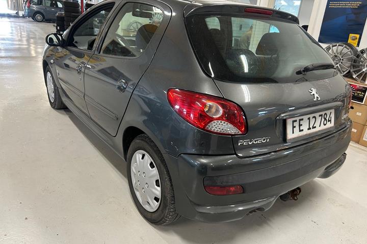Grå Peugeot 206+ fra 2012