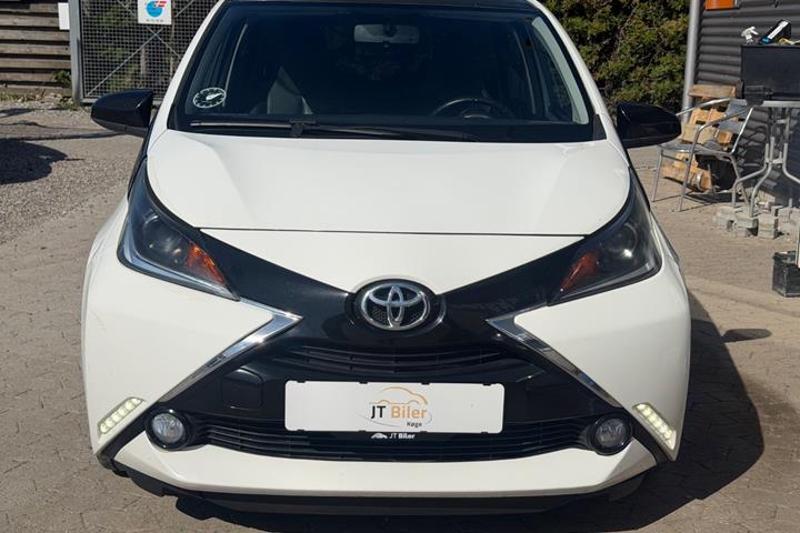 Hvid Toyota Aygo fra 2015