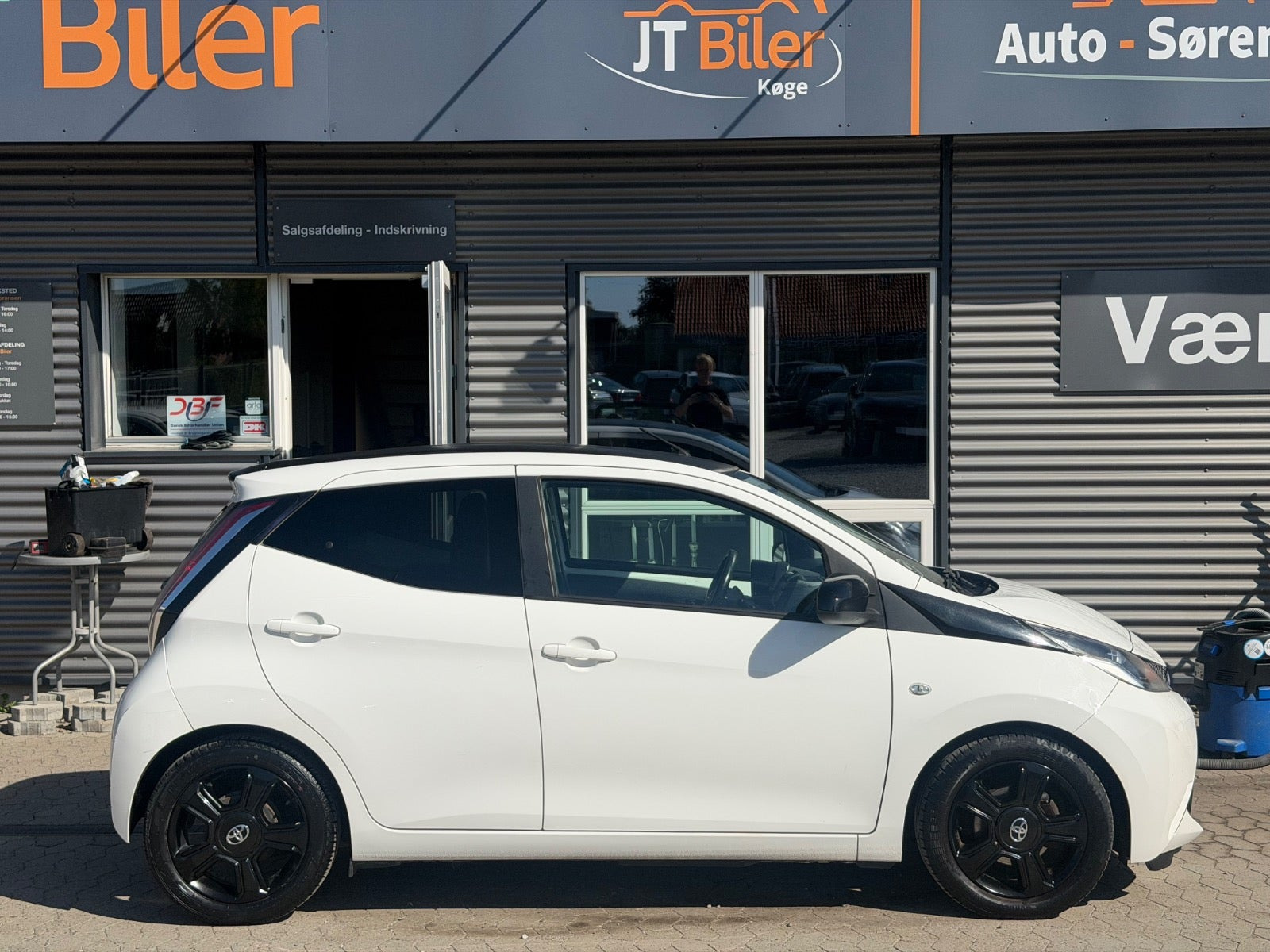 Hvid Toyota Aygo fra 2015
