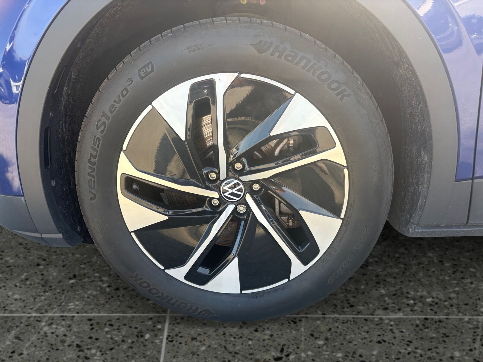 Blå VW ID.4 fra 2023