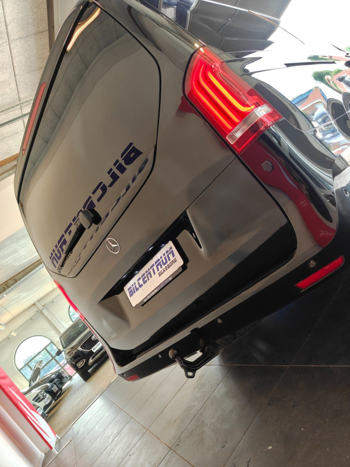 Sort Mercedes V250 d fra 2015
