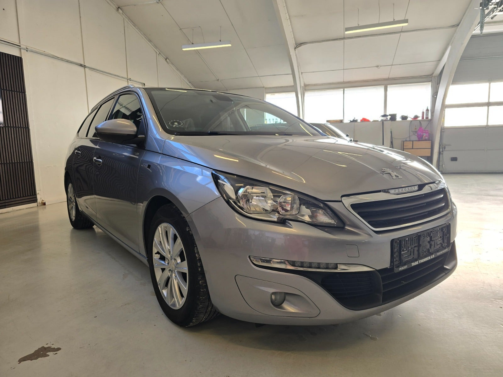 Sølv Peugeot 308 fra 2016