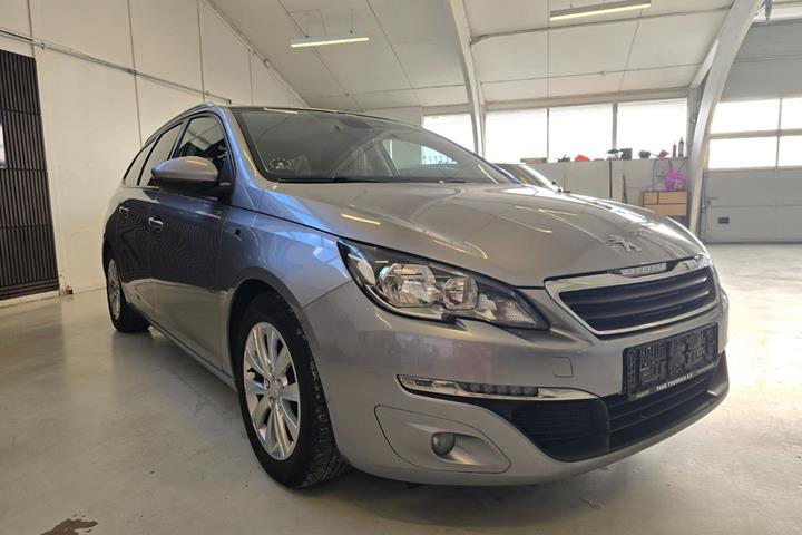 Sølv Peugeot 308 fra 2016