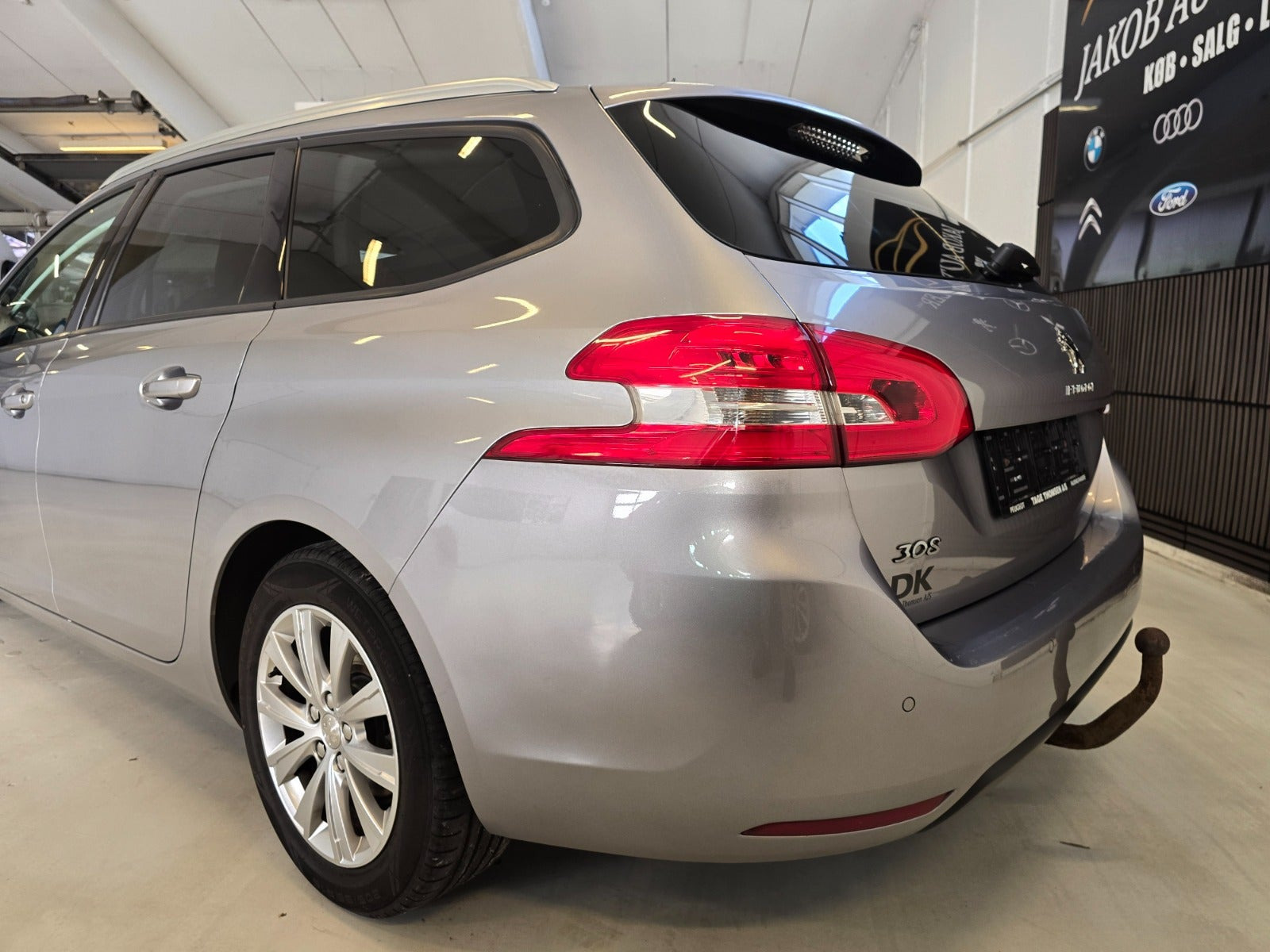Sølv Peugeot 308 fra 2016