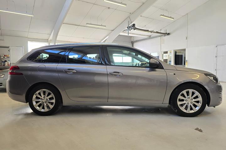 Sølv Peugeot 308 fra 2016