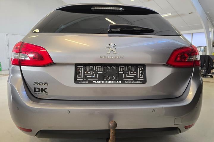 Sølv Peugeot 308 fra 2016