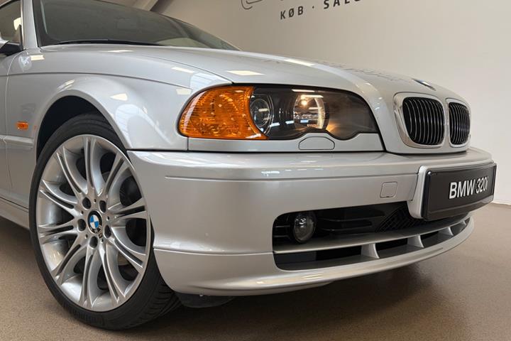 Sølv BMW 320i fra 1999