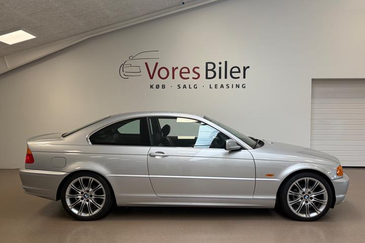 Sølv BMW 320i fra 1999